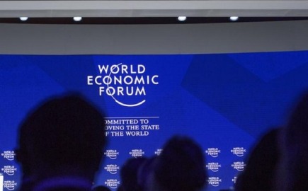 Ελβετία: Έρευνα για τις σχέσεις του CEO του φόρουμ του Νταβός με τον Έπστιν