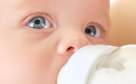 «Νταντάδες της Γειτονιάς»: Πανελλαδική εφαρμογή με ενίσχυση έως 500 ευρώ τον μήνα