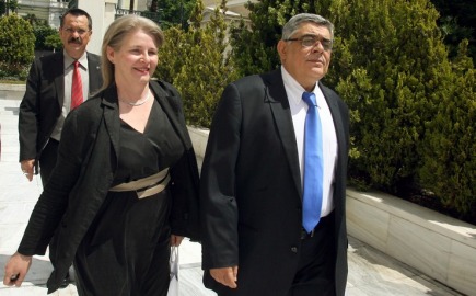 Χρυσή Αυγή: Στη φυλακή σήμερα η Ελένη Ζαρούλια