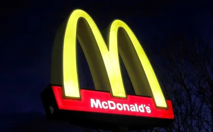 McDonald’s: Επενδυτικό πακέτο $8,5 δισ. στο franchise - «Στοίχημα» με το κοτόπουλο για ανάκαμψη