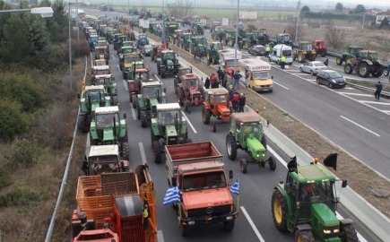 Καρδίτσα: Παραμένει αποκλεισμένος ο αυτοκινητόδρομος Ε65 από τα τρακτέρ των αγροτών 