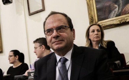 Ράμμος: Η δημοκρατία δεν καταρρέει μόνο με πραξικοπήματα ή ανοιχτές εκτροπές, αλλά και «σιωπηλά»