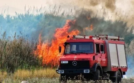 Βέροια: Ενισχύθηκαν οι δυνάμεις για την κατάσβεση της πυρκαγιάς στην Καστανιά 