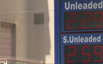 Στα ημίμετρα της διανομής... δελτίων για καύσιμα και τρόφιμα επιμένει η κθυβέρνηση διατηρώντας στα ύψη τους φόρους στα καύσιμα και τον ΦΠΑ (πίνακας)