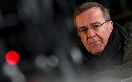 Γερμανός υπ. Άμυνας: Ίσως ζήσαμε το τελευταίο καλοκαίρι ειρήνης