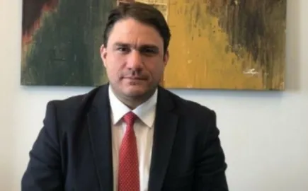 Τσουκαλάς: Η κυβέρνηση οφείλει να μην κάνει ούτε βήμα πίσω από τις εθνικές κόκκινες γραμμές