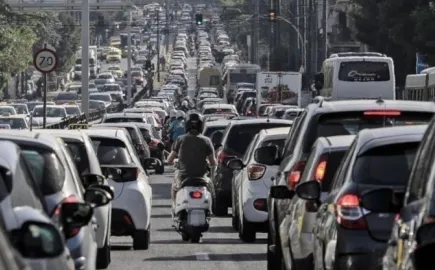 Ριζικές αλλαγές στη διαδικασία έκδοσης πινακίδων προωθεί το υπουργείο Μεταφορών, με στόχο να μπει τέλος στις καθυστερήσεις και να επιταχυνθεί η παράδοση των πινακίδων στους ιδιοκτήτες οχημάτων.