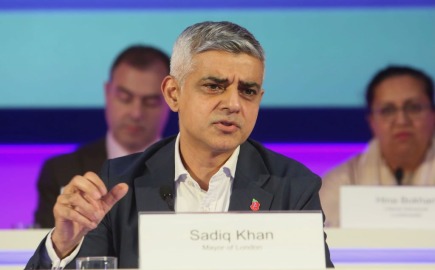 Βρετανία: Ο δήμαρχος του Λονδίνου εκφράζει φόβους για "μαζική ανεργία" εξαιτίας της ΤN