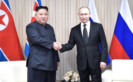 Κιμ Γιονγκ Ουν: Υπόσχεται αέναη υποστήριξη στον Βλαντίμιρ Πούτιν 