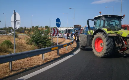 Με τρακτέρ θα κατέβουν οι αγρότες στα εγκαίνια της 90ης ΔΕΘ 