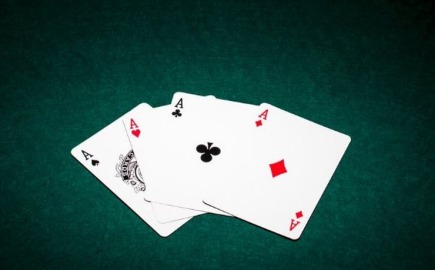 Ν/σ παράνομου τζόγου: Πρόστιμα έως 800.000 ευρώ, κλείδωμα ιστοτόπων & έλεγχοι σε influencers