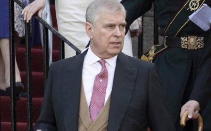 Βρετανία: Εξετάζεται η διαφραφή του Άντριου από τη σειρά διαδοχής του θρόνου