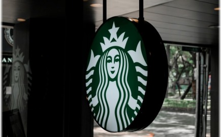 ΗΠΑ: Τρίτη εβδομάδα απεργιών στα Starbucks - Μεγάλη συγκέντρωση στη Νέα Υόρκη