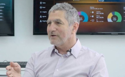 Μόνο ονόματα και διευθύνσεις αυτών που έκαναν τις παρακολουθήσεις δeν δίνει ο δημιουργός του Predator