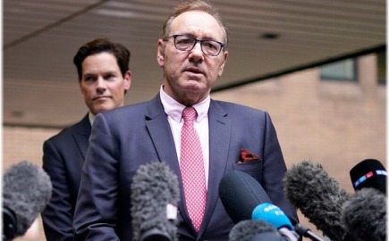 Κέβιν Σπέισι: Τί κατέθεσε για το φινάλε του "House of Cards" - Μάχη για $100 εκατ.