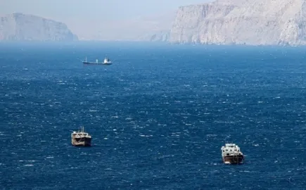 Συναγερμός στον Κόλπο: 80 χώρες ζητούν ελεύθερη ναυσιπλοΐα – Στο στόχαστρο Ιράν και Χούθι