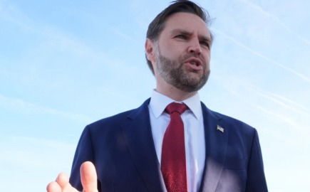 Τζέι Ντι Βανς: «Η μπάλα είναι τώρα στο Ιράν», ενώ οι ΗΠΑ αποκλείουν το Ορμούζ