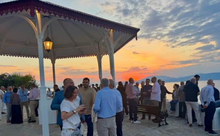 Η Ύδρα των Ασφαλιστών: Εκεί όπου οι συζητήσεις και οι συναντήσεις διαμορφώνουν μια ολόκληρη αγορά