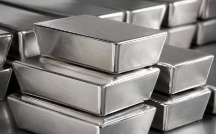Ασήμι (XAG/USD): Ανάκαμψη ή παγίδα; Γιατί οι αναλυτές βλέπουν νέα πίεση στις τιμές