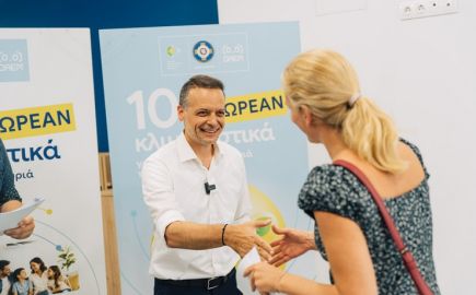 Δ. Αθηναίων: Παραδόθηκαν σε ενεργειακά ευάλωτα νοικοκυριά τα vouchers για δωρεάν κλιματιστικά