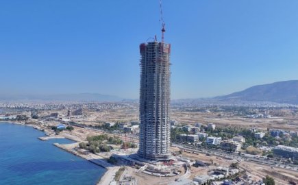 Το άνοιγμα του The Ellinikon Sports Park στο κοινό, η πρόοδος του Riviera Tower που έφτασε πλέον στα 200 μέτρα και τους 50 ορόφους, οι νέες εγκαταστάσεις που θα αποκτήσει η Ελληνική Γυμναστική Ομοσπονδία, οι εργασίες για το The Ellinikon Mall και η μεγάλη ανταπόκριση του κοινού στο The Ellinikon Discovery Zone αποτελούν τα σημαντικότερα νέα ορόσημα της ανάπτυξης του The Ellinikon. 