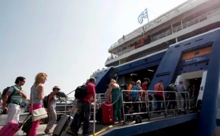 Ακυρώσεις και αλλαγές σε ορισμένα ακτοπλοϊκά δρομολόγια λόγω ανέμων- Απαγορευτικό στο Λαύριο