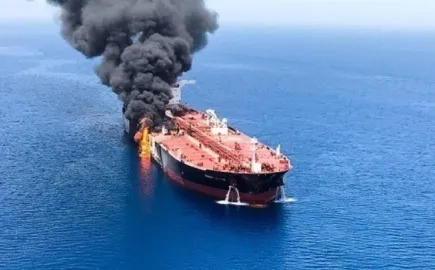Ορμούζ: Πετρελαιοφόρο των ΗΑΕ δέχτηκε επίθεση 