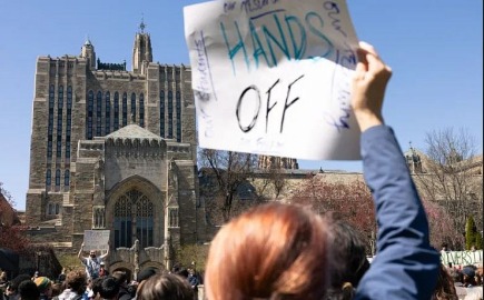 Ανταρσία στο Yale κατά του συμβιβασμού με τον Τραμπ - Η Νομική μπλοκάρει τη συμφωνία