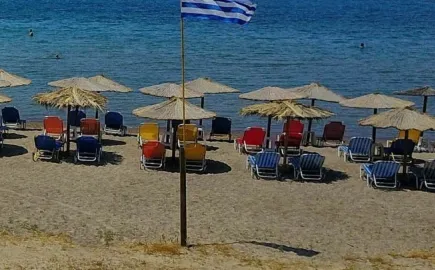 Συλλήψεις σε Μύκονο και Ρόδο για παραβάσεις στον αιγιαλό