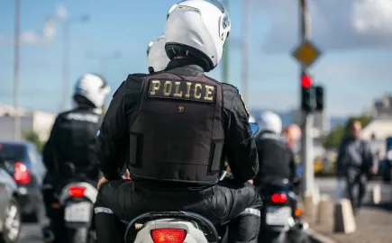 Έκαναν τους υπαλλήλους εταιρείας ηλεκτρικής ενέργειας για να κλέψουν 99χρονη 
