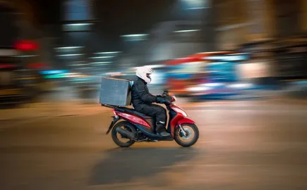 Deliveroo: Αύξηση 40% στις αμοιβές των διανομέων μετά τις καταγγελίες για εκμετάλλευσηDeliveroo: Αύξηση 40% στις αμοιβές των διανομέων μετά τις καταγγελίες για εκμετάλλευση