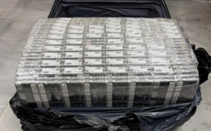 Μύκονος: Συνελήφθη 56χρονος με 2.280 πακέτα λαθραίων τσιγάρων στο αεροδρόμιο