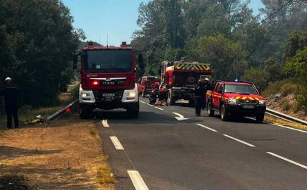 Πυρκαγιές στη Δυτική Αττική:  Διαδοχικά μηνύματα 112 για απομακρύνσεις πολιτών