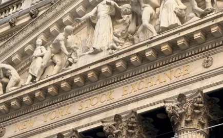 Wall Street: Άνοδος με οδηγό τεχνολογία και ομόλογα – «Βουτιά» 4,2% στο πετρέλαιο