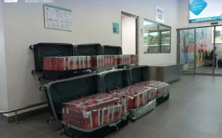 ΑΑΔΕ: Κατάσχεση 120.000 τσιγάρων και 4,5 κιλών λαθραίου καπνού ναργιλέ στο αεροδρόμιο Μυκόνου 