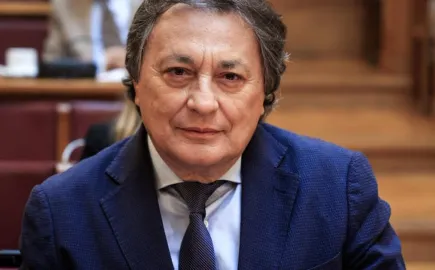 Στην Κοινοβουλευτική Ομάδα του ΠΑΣΟΚ εντάσσεται ο Αλ. Αυλωνίτης