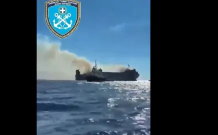 BLUE CARRIER 2: Σε καθοριστικό στάδιο η επιχείρηση κατάσβεσης υπό το συντονισμό της Πυροσβετικής