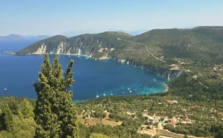Ιθάκη: Περισσότεροι επισκέπτες εκτός αιχμής, νέες υποδομές και ένα διαφορετικό μοντέλο τουριστικής ανάπτυξης