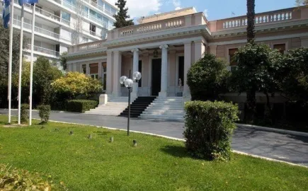 Το Μαξίμου αλλάζει τακτική απέναντι στον Σαμαρά 