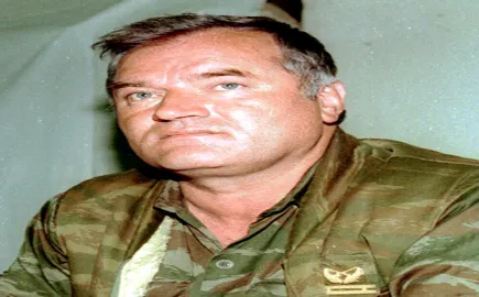 Η Σερβία γράφει στα "παλιά της τα παπούτσια" την Δύση και τιμά ως εθνικό ήρωα τον Μλάντιτς