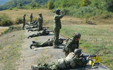 Χούπης από την Πράγα: Νέα εποχή στη στρατιωτική θητεία – «Να γίνει ευκαιρία για τεχνολογικές και επαγγελματικές δεξιότητες»