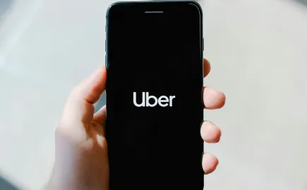 ΗΠΑ: Η Uber απολύει το 10% των υπαλλήλων της και αποχωρεί από Νιγηρία και Ουγκάντα