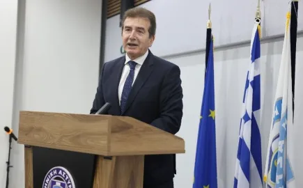 Χρυσοχοΐδης: «Βραχιολάκι» στους υπόδικους για ενδοοικογενειακή βία που τίθενται υπό περιοριστικούς όρους