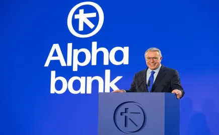 Alpha Bank: Νέα ταυτότητα, αυξήσεις μισθών και παροχές στους εργαζομένους