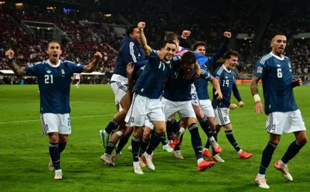Ελλάδα-Ολλανδία 2-0 στο ημίχρονο!