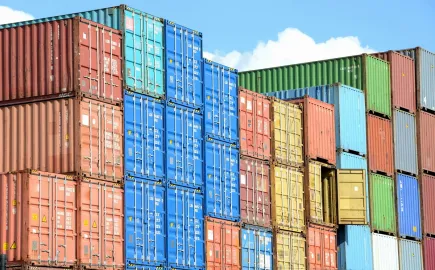 Εξαγωγές: Καλύπτουν πλέον το 63,7% των εισαγωγών – Το άλμα και οι κλάδοι που ξεχωρίζουν