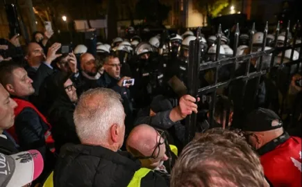 Πολωνία: Κλιμακώνεται η σύγκρουση για το Συνταγματικό Δικαστήριο – Αστυνομικός κλοιός και παρέμβαση Ναβρότσκι
