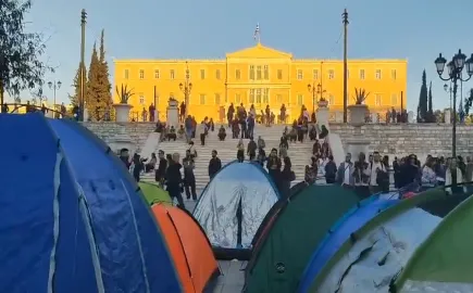 Σε εξέλιξη η φοιτητική διαδήλωση στο Σύνταγμα - Στις σκηνές θα διανυκτερεύσουν οι φοιτητές
