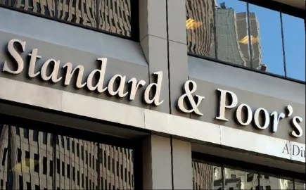  S&P: Επιβεβαίωσε το ελληνικό αξιόχρεο στη βαθμίδα ΒΒΒ με σταθερές προοπτικές