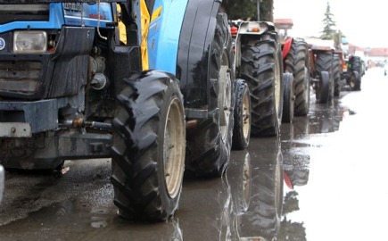 Ηράκλειο: Κατάληψη κτιρίου της ΑΑΔΕ από τους αγροτοκτηνοτρόφους 